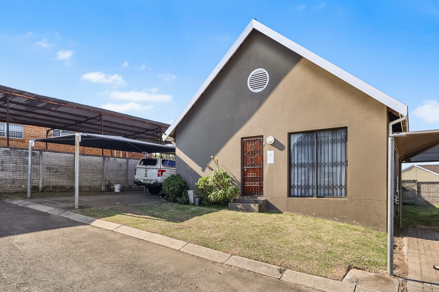 2 Bedroom Property for Sale in Sunnyridge Eastern Cape